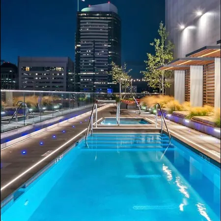 Appartamento Highrise Haven With 5-Star Amenities And Luxury Perks In Downtown Seattle